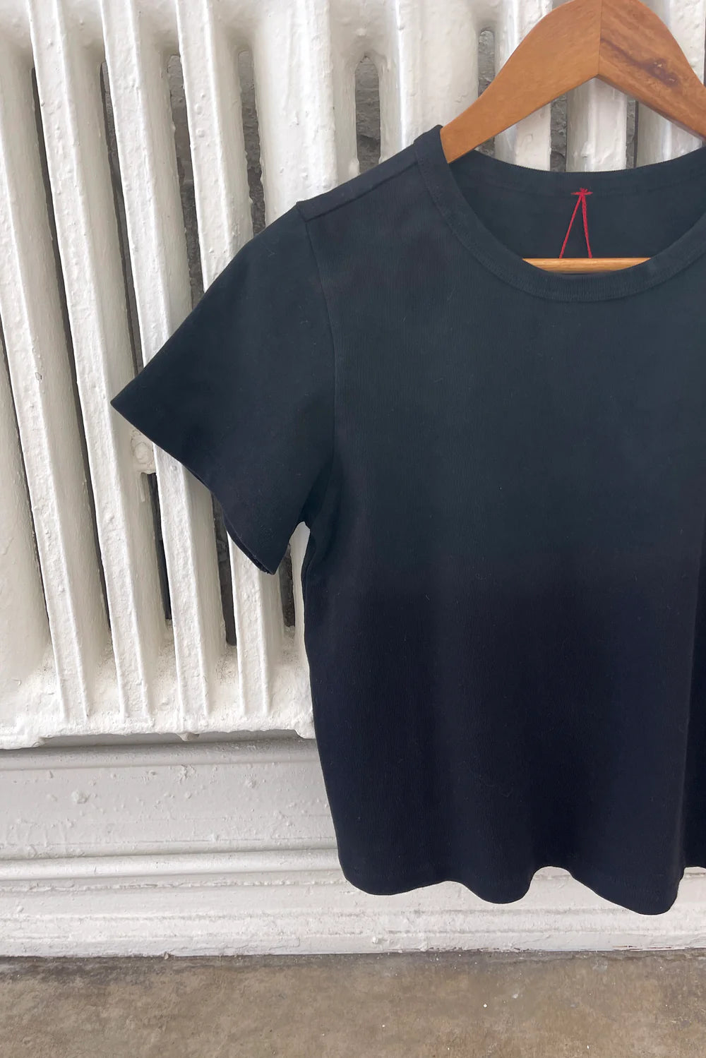 LE BON SHOPPE The Vintage Boy Tee - True Black