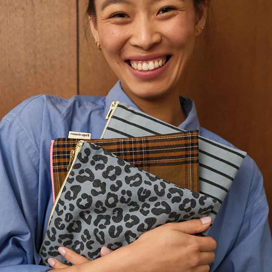 ROSE IN APRIL Flat Bag - Grey Blue Stripes