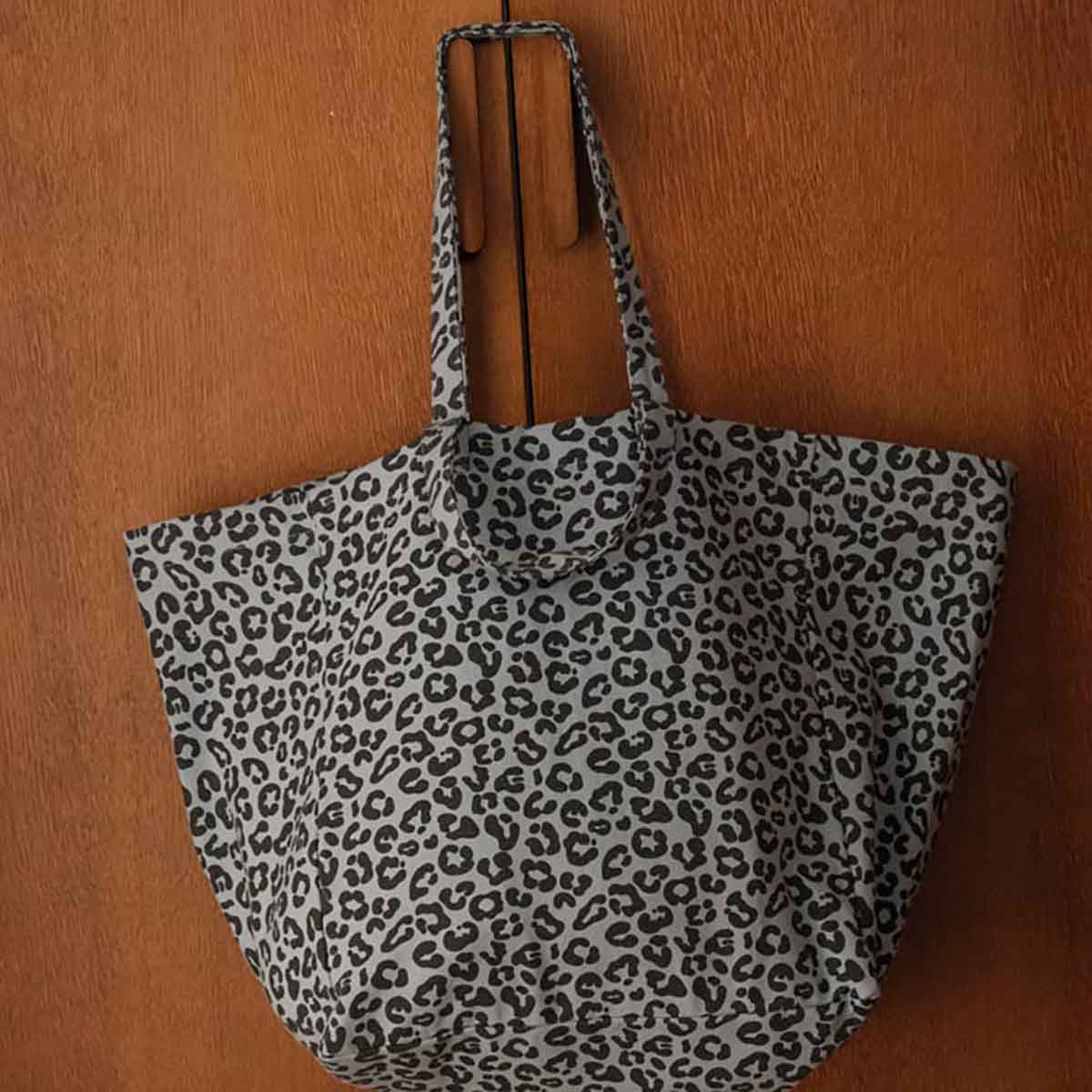 ROSE IN APRIL Tote Bag - Grey Blue Leopard
